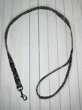 Load image into Gallery viewer, Pastel Paisley Power Lead