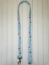 Load image into Gallery viewer, Blue Floral Lead