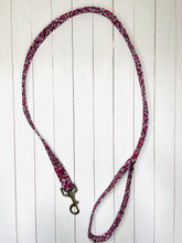 Load image into Gallery viewer, Pink Floral Lead