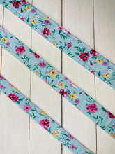 Load image into Gallery viewer, Blue Floral Lead