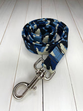 Load image into Gallery viewer, Blue Camouflage Lead
