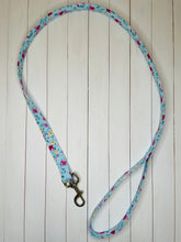 Load image into Gallery viewer, Blue Floral Lead