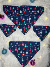 Load image into Gallery viewer, Dog/Bauble Reversible Bandana
